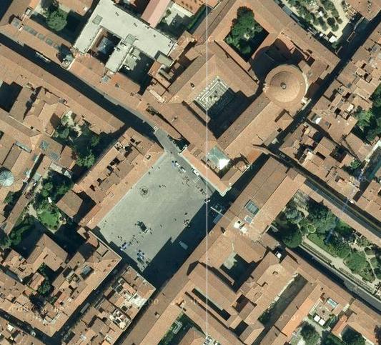 El hospital fue pensado por Brunelleschi en relación con el espacio de la plaza de S.