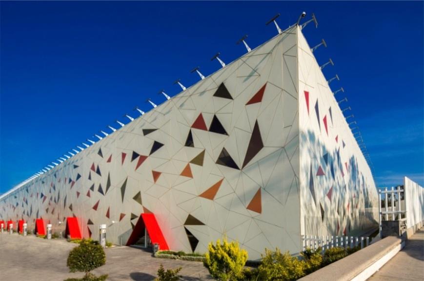 Centro Expositor Puebla Centro de Exposiciones 40,000 m² Centro de Convenciones 5,200 m² Otros Espacios 7,200 m² Total 52,400 m² Espacios de Convenciones Planta alta 2,800 m² Planta baja 2,400 m²