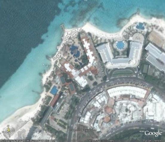 (a) Figura 3-2 Formas para conocer las coordenadas de una ubicación: (a) dispositivo GPS (usado por ERN durante la inspección de los daños causados por Wilma) y (b) imagen de punta Cancún en Google