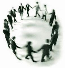 El concepto de Organización Una organización es un grupo de personas que actuando coordinadamente buscan