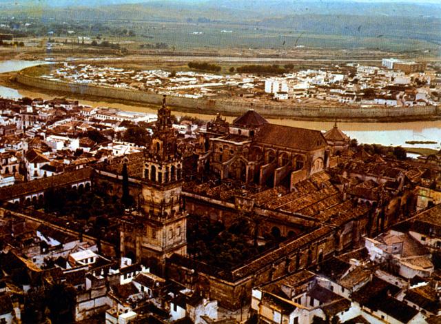 La Mezquita de Córdoba La mandó construir el emir Abd-al- Raham I en
