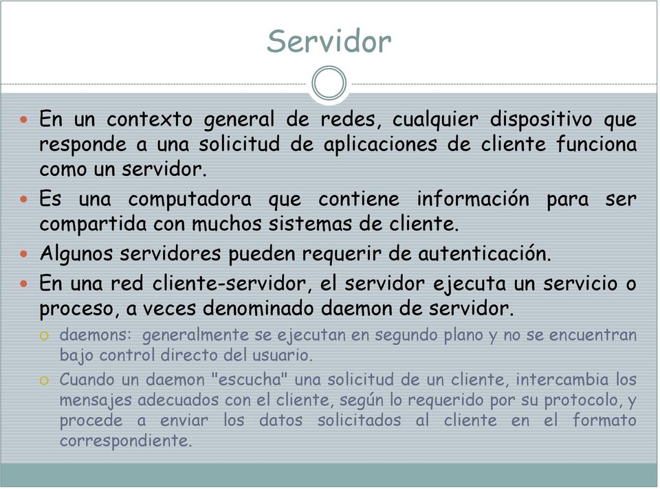 En una red cliente-servidor, el servidor ejecuta un servicio o proceso, a veces denominado daemon de servidor.
