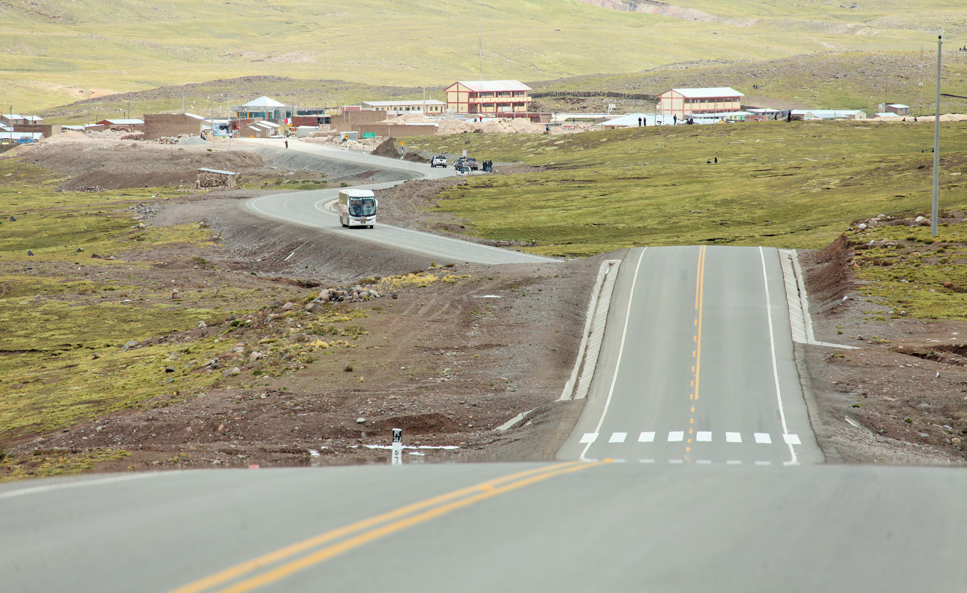 Mejoras en la RD VIAL La proporción de kilómetros pavimentados de la red vial nacional de Cusco pasó de 43,8% en julio del 2011 a 79,1% en julio del 2016.
