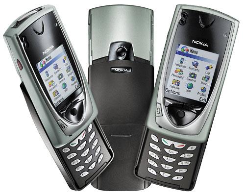 Nokia 9210 (fue discutiblemente el primer teléfono inteligente con sistema operativo, Nokia continuó refiriéndose a él como comunicador.