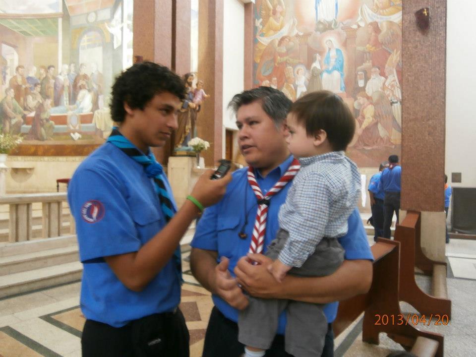 CELEBRANDO EL DIA DE SAN JORGE PATRONO DE LOS SCOUTS Héctor César Bossio Cruzado Jefe Scout Nacional Nuestro Jefe Scout Nacional, asistió a la Misa de San Jorge, en compañía de su familia.