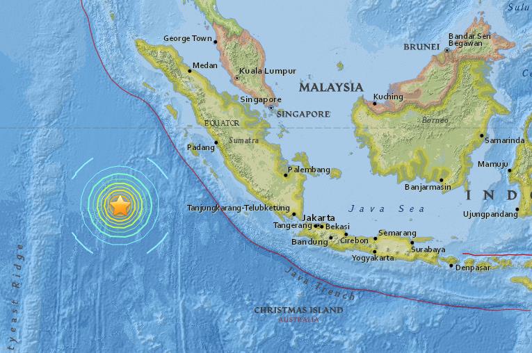 Un sismo de magnitud 7,8 se produjo a 800 kilómetros de la costa oeste del sur de Sumatra, Indonesia, como resultado de un fallado lateral