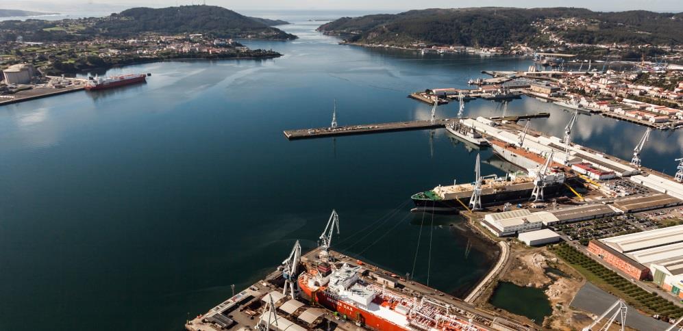 Área nacional Bergé Marítima Ferrol Consignación Estiba Almacenaje Aduanas Medios 2 Grúas Espacios de almacenamiento públicos disponibles: - 2.