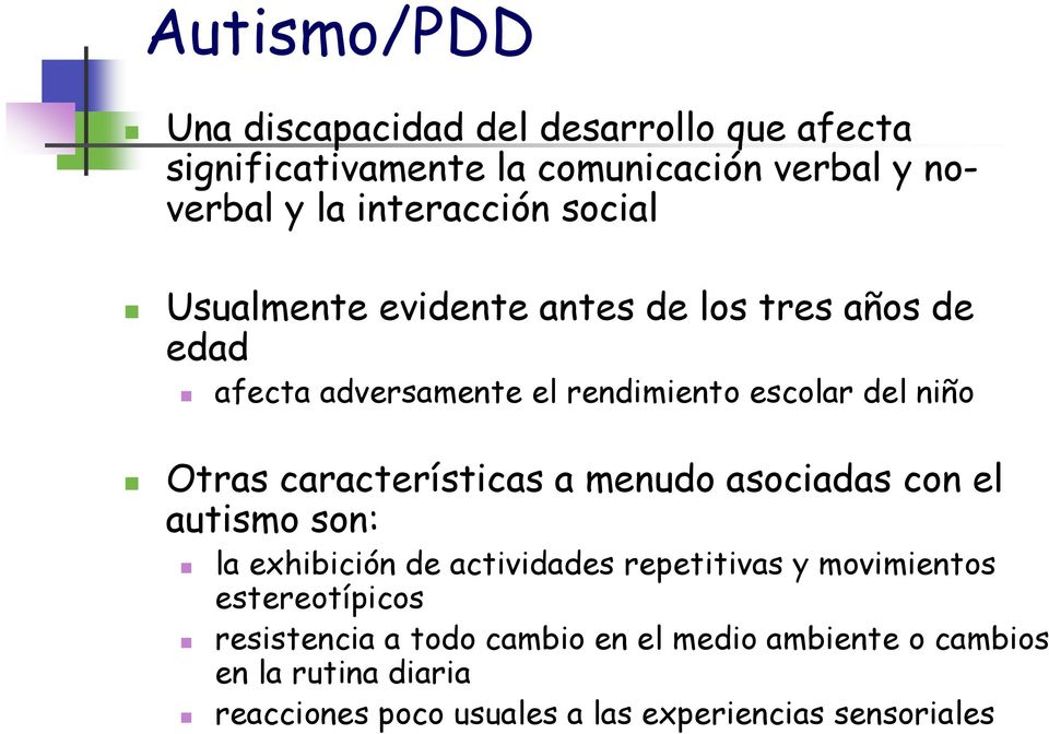 características a menudo asociadas con el autismo son: la exhibición de actividades repetitivas y movimientos estereotípicos
