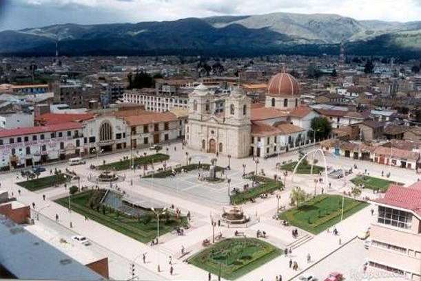 JUNÍN 1. Frontis del ex Coliseo Municipal (costado de la Plaza de Armas de Huamanmarca) Huancayo 2. Plaza de Armas de Jauja 3.