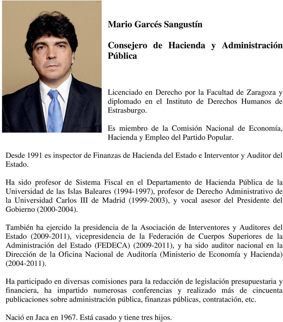 Ha sido profesor de Sistema Fiscal en el Departamento de Hacienda Pública de la Universidad de las Islas Baleares (1994-1997), profesor de Derecho Administrativo de la Universidad Carlos III de