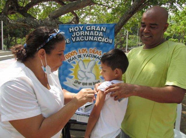 SALUD INFANTIL Vacunación en población mayor de un (1) año Barranquilla 2013 Fuente: Oficina de