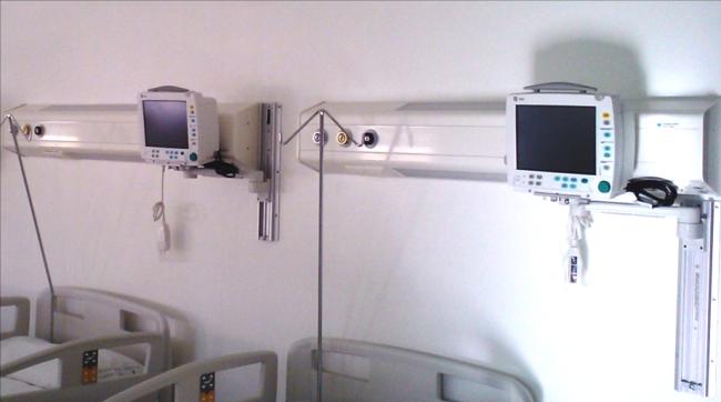 Cabeceros Hospitalización LINEA APLIMED Diseño ergonómico y elegante Cabecero de pared que permite el suministro de gases medicinales y electricidad, con sistemas de iluminación, conexiones