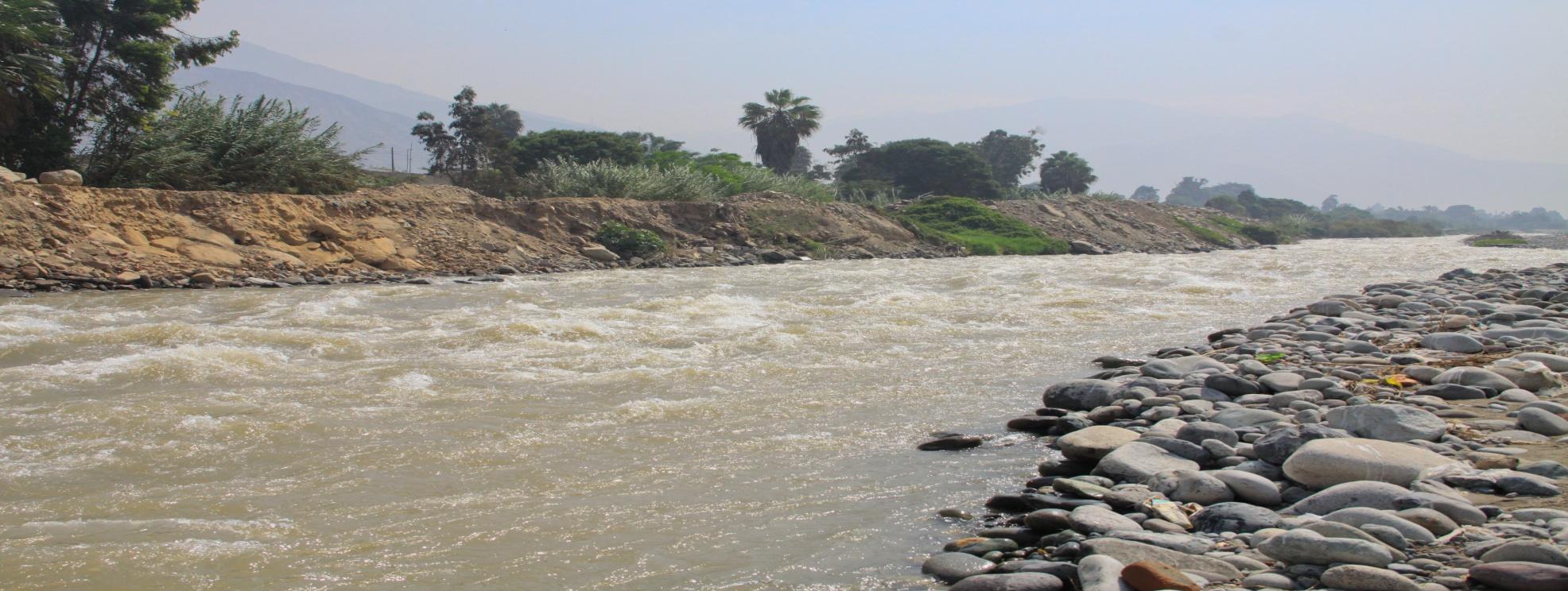 El grito del río Rímac ante la gran amenaza de la contaminación El río Rímac abastece a la mayoría de la población limeña y es por este motivo que la contaminación de