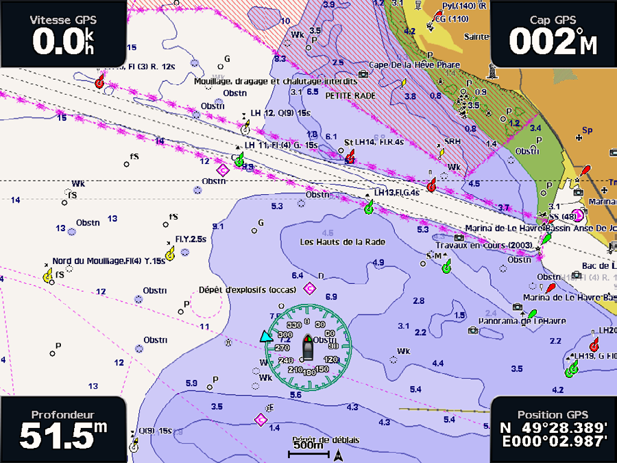 Cartas y vistas de carta 3D Visualización y configuración de rosas En la carta de navegación y en la carta de pesca puedes mostrar una rosa de los vientos ➊ alrededor del barco en la que se indica la