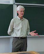 Complejidad computacional Stephen Arthur Cook (1939 - ) Estudiante en U. Michigan y U. Harvard Profesor en U. Berkeley y U.