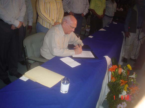 MINISTERIO DEL TRABAJO METAS CUMPLIDAS EN 2006 1- Formulación de la Política Nacional de Empleo.