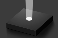 Ejemplos de objetos que el LR-W puede detectar de forma estable Objetos con ligeros cambios de color Objetos metálicos Objetos inclinados LED blanco de alta potencia y control de potencia automático