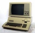 4ª Generación 1971-1990 1971 Se generaliza el uso de los microprocesadores y se lanza la primera CALACULADORA de bolsillo 1981 Aparece el primer PC creado