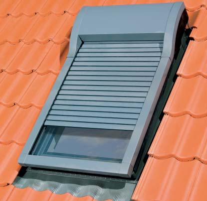 Proteccion solar exterior I II 090 091 094 092 093 Los toldillos exteriores AMZ se adaptan a las ventanas de tejado giratorias tipo FT.