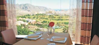 "El Mirador": Una selecta cocina con exquisítas vistas. El Mirador : A select cuisine with exquisite views.