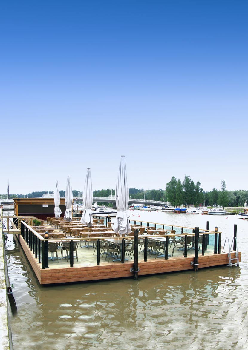 Pontoane speciale Platforme de agrement & Garaje de ambarcatiuni Foto: Restaurant plutitor in aer liber, realizat pe flotoare de beton, structura din lemn si punte impregnata sub presiune.