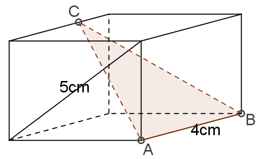 En consecuencia, todo romboide tiene un par de ángulos opuestos iguales y una de sus diagonales lo descompone en dos triángulos iguales.