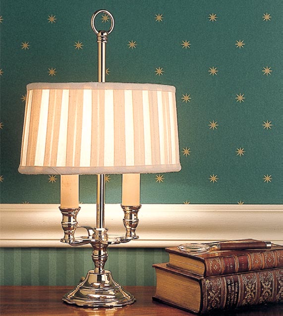 060/191/0 Bouillotes Exquisita colección de lámparas de despacho de diseño variado tipo bouillote, en las que destacamos sus pantallas de metal pintado a mano así como sus bases de latón fundido,