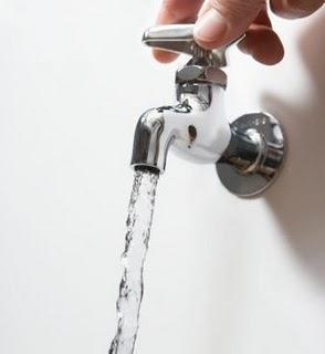 3. Si hay fuga de agua repórtala al Director para que arregle el caño inmediatamente. olveraborjas.blogspot.com 4.