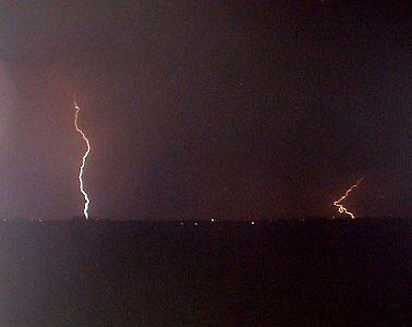 Causas de los fuegos Combusión espontánea Rayos las tormentas eléctricas en