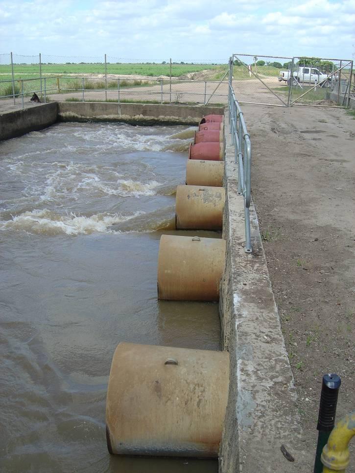 Control del agua extraída Basado en la capacidad de bombeo y el tiempo de funcionamiento Área de tierra regada Basado en aranceles generados