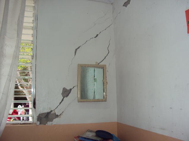 REVISAR: Losas: grietas, flechamientos Conexiones: fallas Agrietamientos en muros estructurales. Colapsos parcial en elementos estructurales. Colapsos totales.