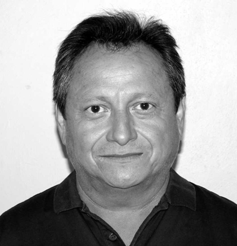 Jorge C. Rodríguez Buenfil Nació en la ciudad de Mérida, Yucatán. Se graduó como Médico Veterinario Zootecnista en la Universidad Autónoma de Yucatán (UADY) en 1982.