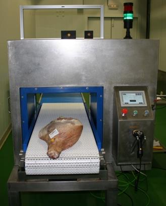 Inducción Magnética Aplicaciones principales del Ham-Inspector Clasificación por peso y grasa de piezas de carne (producto fresco) Optimización del proceso de salado (ej.