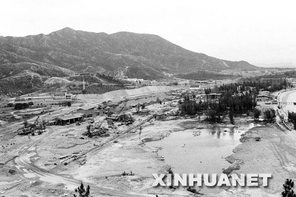 Modelo del Éxito #1: Shenzhen, China 1979 Experimento con la economía de mercado Aplicaron las reformas a toda
