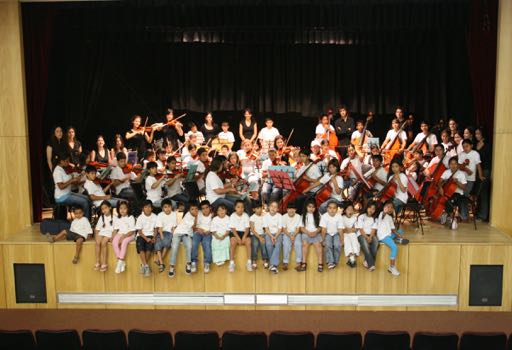 Más de 200 niños, niñas y adolescentes toman clases en talleres de violín, viola, violonchelo, contrabajo, percusión, flauta traversa y clarinete.
