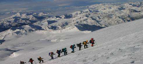 RUSIA Ascensión al Monte Elbrus (5.642m) Expedición.10 dias de viaje 7 dias de trekking.alojamiento en hotel y refugio de montaña.