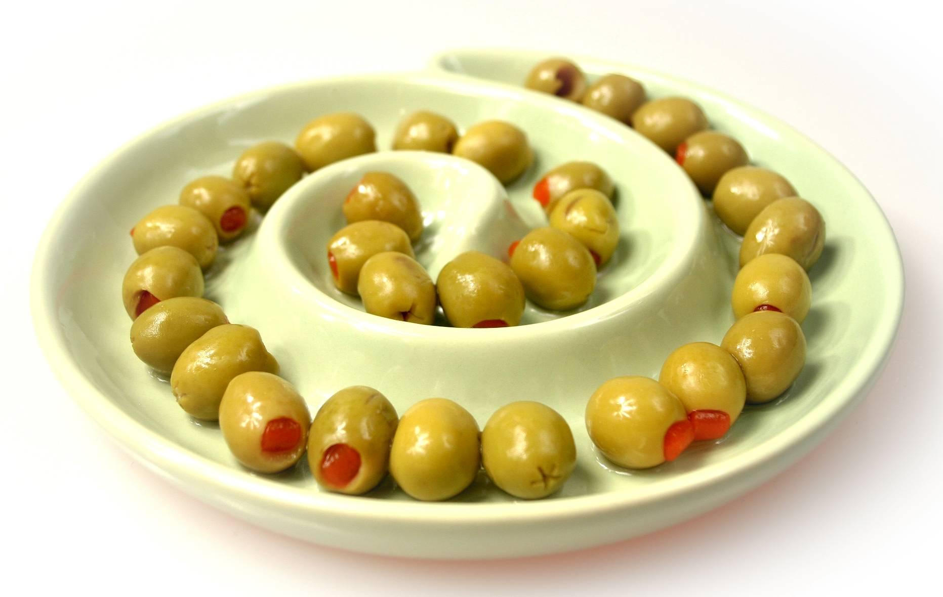 valores nutricionales La aceituna de mesa, junto con el aceite de oliva, constituye uno de los alimentos base de la cocina mediterránea.