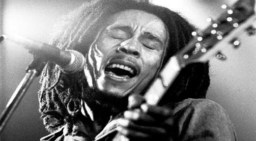 Antes de 1972 Bob Marley había firmado una serie de contratos discográficos y editoriales con empresas regidas por Sims y Johnny Nash.