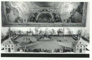 Galería de columnatas del Teatro provisional de Aranjuez de 1622 Respecto a las características del propio teatro, el Teatro del Buen Retiro (Coliseo) seguía algunos moldes del corral de comedias