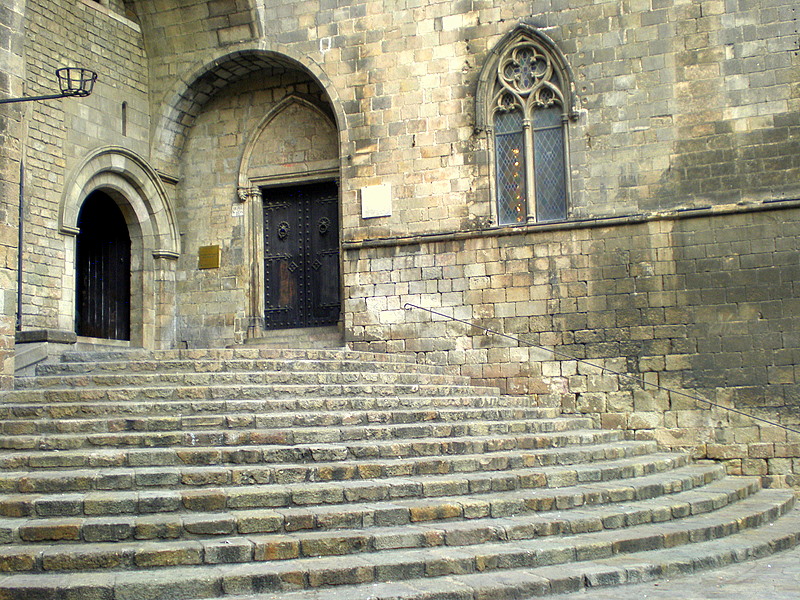 Des de l any 1879 les despulles de Sant Ramon de Penyafort són a la capella del mateix nom, a la catedral barcelonina. Hi foren traslladades el 1838 des del convent barceloní de Santa Caterina.