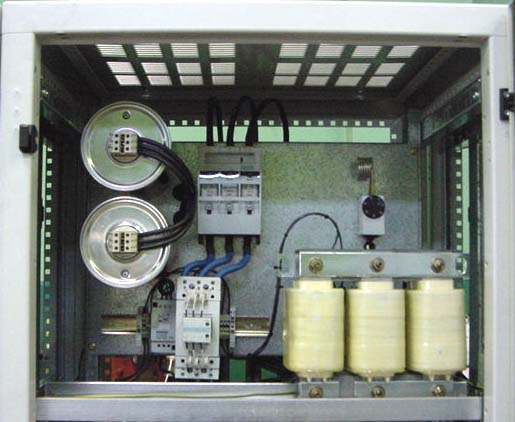Construcción de Filtro Desintonizado Capacitores preferentemente montados en posición horizontal, en bandeja sin conducción térmica al reactor y en distinta línea vertical.