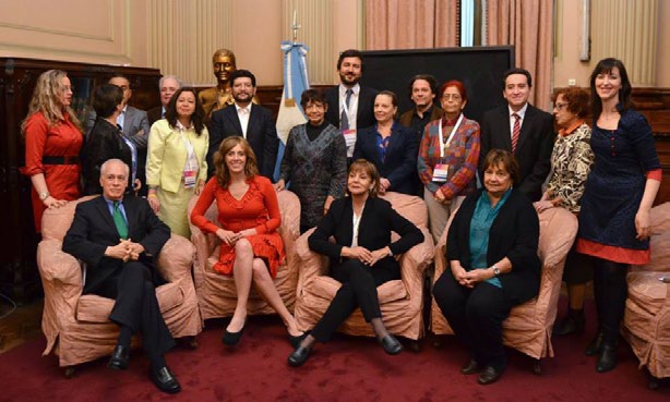 LAS DEFENSORÍAS EN LA REGIÓN LATINOAMERICANA Primer Congreso Latinoamericano de defensorías de las audiencias Argentina Paralelamente a la vinculación con los defensores del país, se ha trabajado en