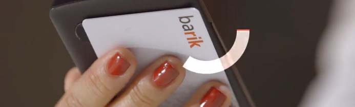5. LEER TARJETA Lee los datos de la tarjeta Acerca el móvil a la tarjeta Barik Para una mejor lectura pon la tarjeta en una