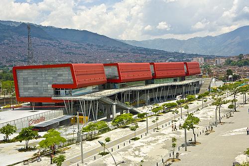 PARQUE EXPLORA: Está ubicado en la Zona Norte de Medellín, con dirección Carrera 52 Nº 73-75 con entorno de parques educativos y de esparcimiento, con privilegiadas rutas de