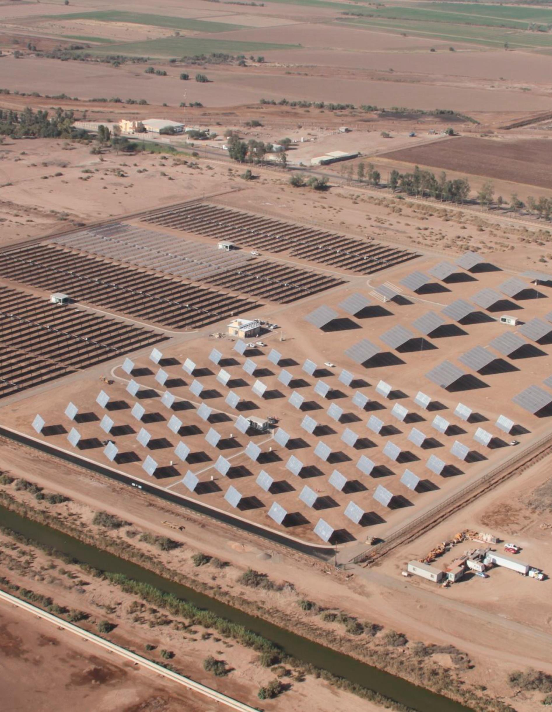 Central solar Fotovoltaica 5 MW CERRO PRIETO Con 4 sub-centrales diferentes, esta central diversifica la matriz energética