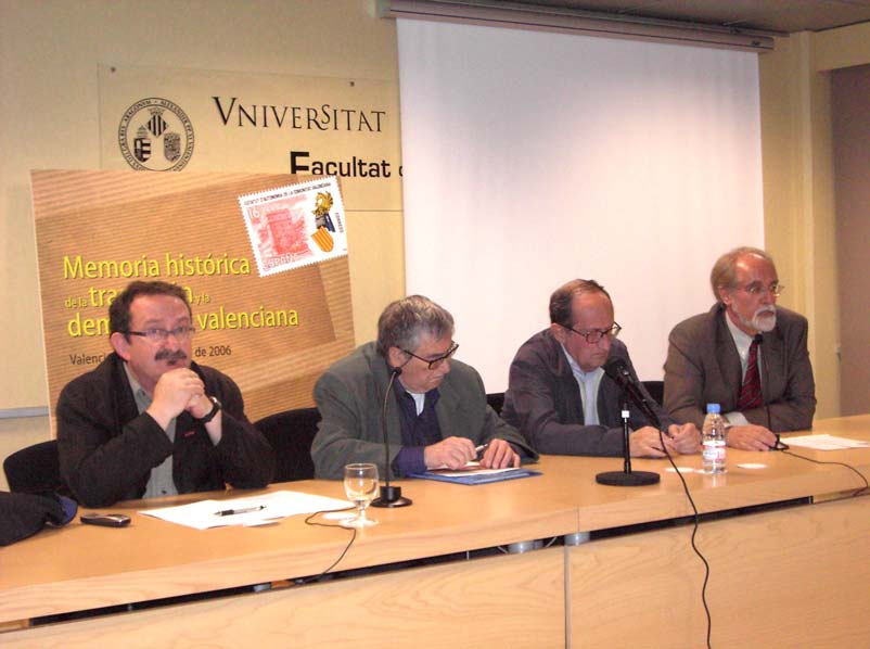 3 Intervención del profesor Josep M. Felip i Sardá izquierda-.