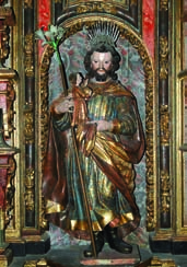 Os cinco retablos que existen teñen gran valor artístico e moi boa imaxinería. Foron restaurados moi recentemente.