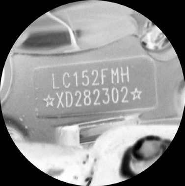 Número de Identificación Vehicular (niv) y Número del Motor Ubicación de Partes El número del motor se encuentra grabado en el lado inferior izquierdo del cuerpo del motor.