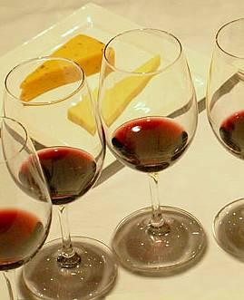 La FML mejora los vinos en la boca dando estabilidad en la botella, pero puede perjudicar un poco el vino a la "vista" y a la "nariz".