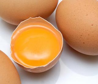 PROTEÍNAS CON FUNCIÓN NUTRITIVA Y CON FUNCIÓN DE TRANSPORTE De reserva o nutritiva: ovoalbúmina del huevo, caseína de la leche, gliadina y glutenina (gluten)